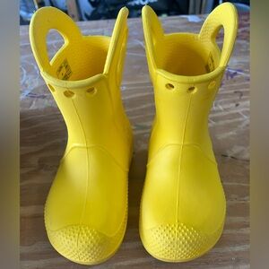 Yellow Little Kids Crocs “Handle it” rain boots size 6